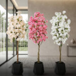 עציץ מלאכותי מעוצב בצבעים