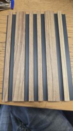 ⁦חיפוי קיר סרגלים חום שחור⁩ – תמונה ⁦2⁩